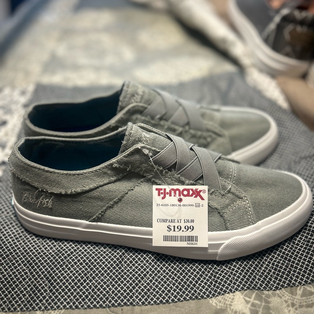 Comfortable Women’s Size 10 Blowfish slip ons. Faded greenish/gray NWT